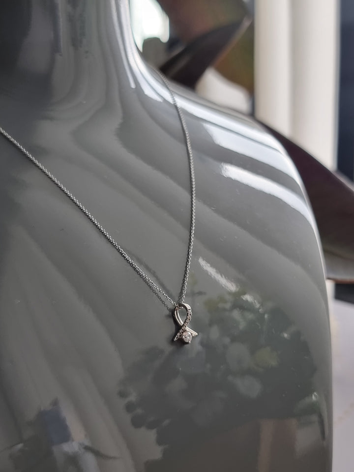 Pendant with Round White Diamonds of Various Sizes | Fête Jubilee V