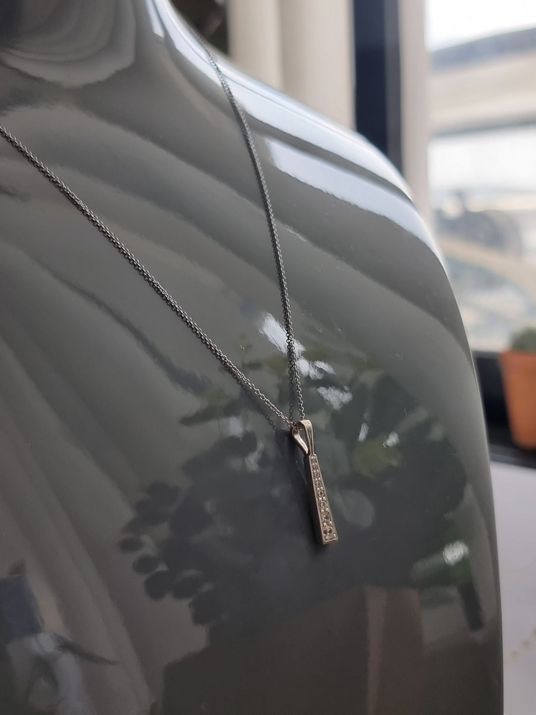 Pendant with Ascending Size of White Round Diamonds | Fête Jubilee XIV