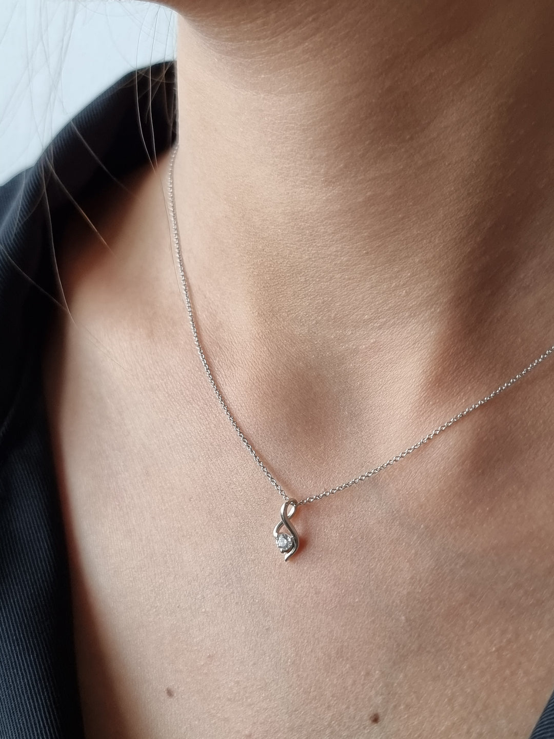 Pendant with a Single Solitaire Round White Diamond | Fête Jubilee VII