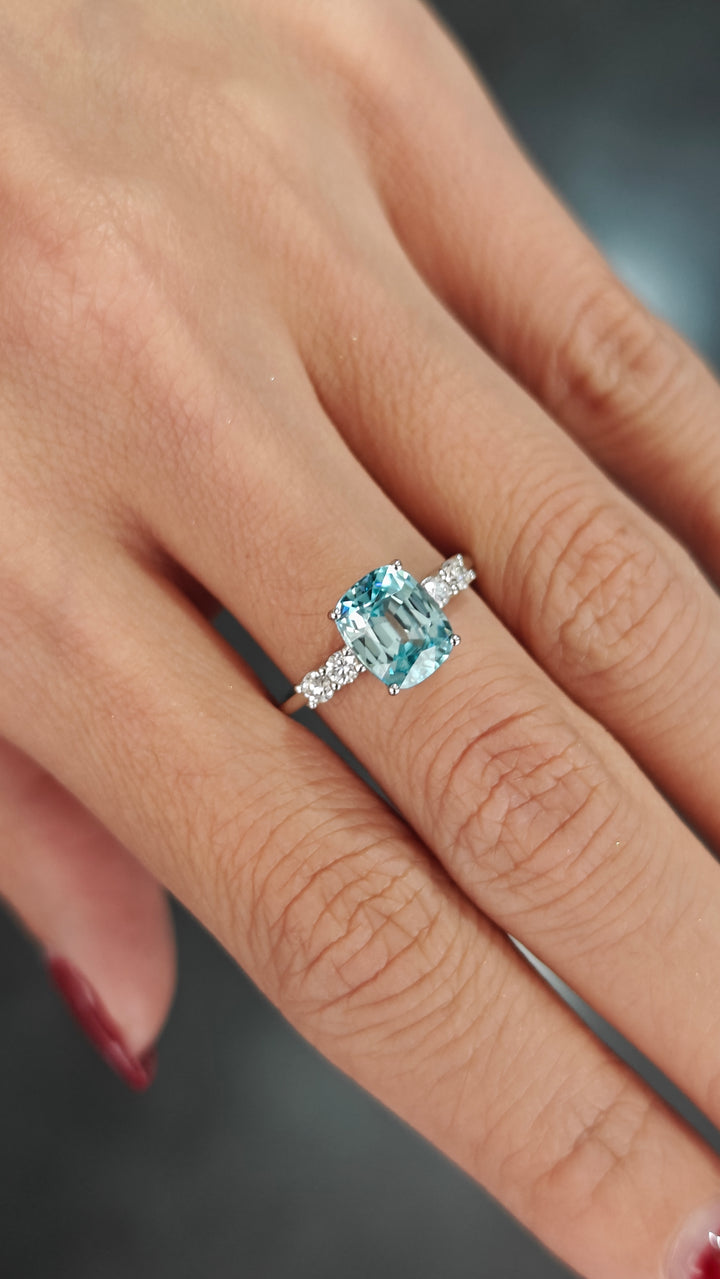 Light Blue Zircon and Diamond Ring in Platinum 950