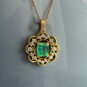 18K Gold Pendant with 1.68 cts Colombian Emerald and White Natural Diamonds