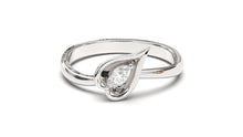 Load image into Gallery viewer, DIVINA Bloom: Flora II Ring - Divina Jewelry

